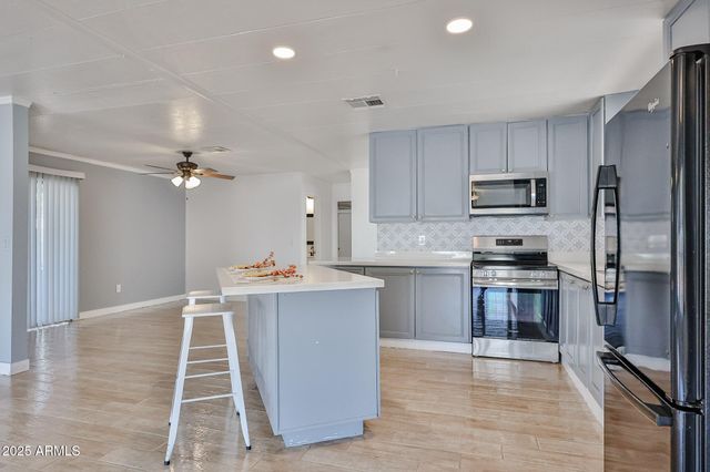 303 E SOUTH MOUNTAIN Avenue 100, Phoenix, AZ 85042