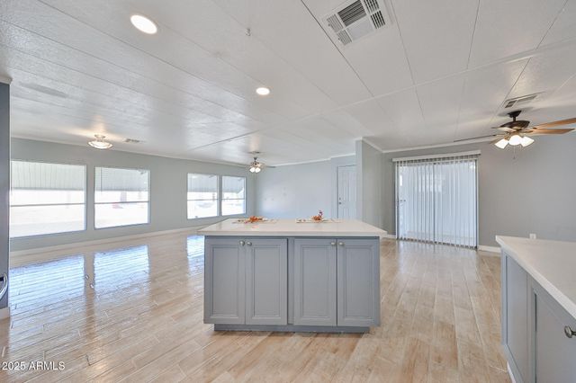 303 E SOUTH MOUNTAIN Avenue 100, Phoenix, AZ 85042
