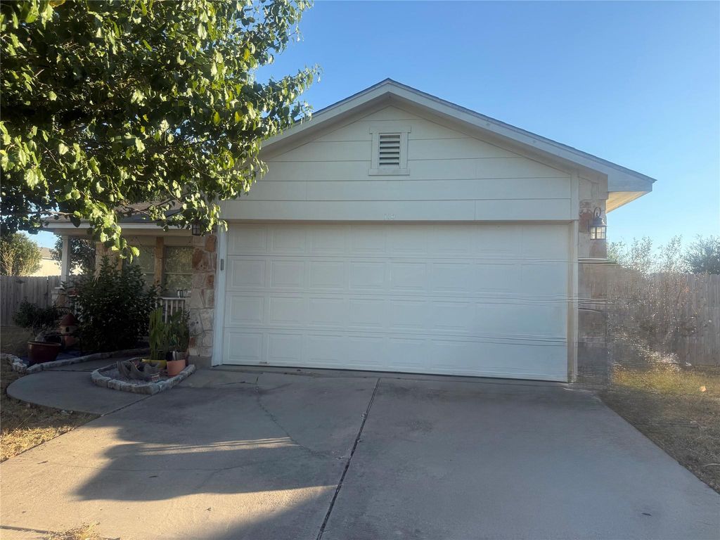 114 Hersee CT, Hutto, TX 78634