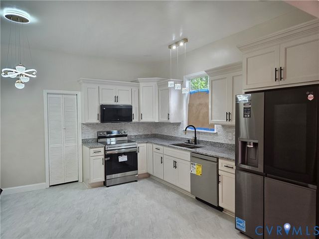 203 Lafayette Ave, Colonial Heights, VA 23834