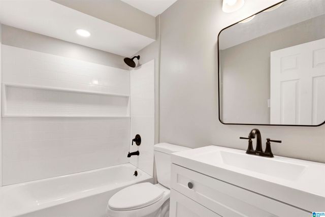 1724 KING CHARLES COURT, Alabaster, AL 35007