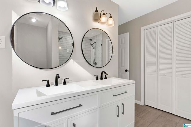 1724 KING CHARLES COURT, Alabaster, AL 35007