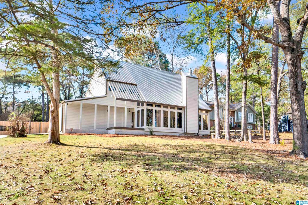 1724 KING CHARLES COURT, Alabaster, AL 35007