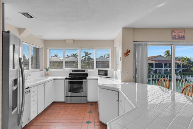 541 8th Street, Key Colony Beach, FL 33051