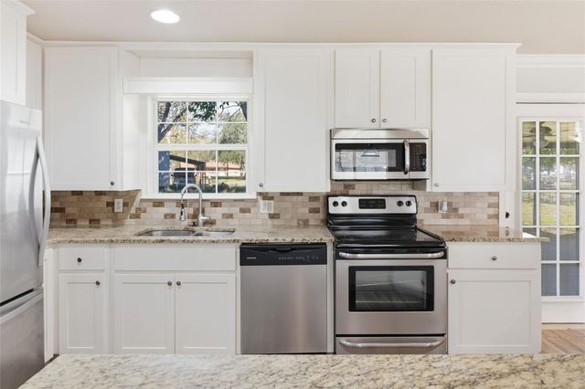 163 Lakeside DR, Seguin, TX 78155