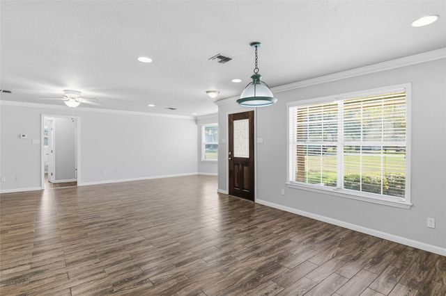 163 Lakeside DR, Seguin, TX 78155