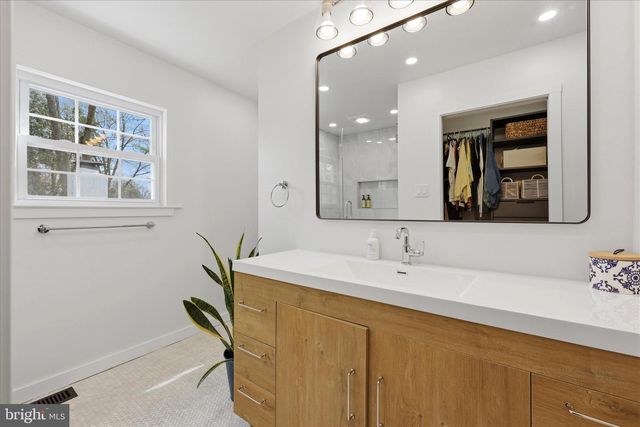 5 WINDGATE RD, Cherry Hill, NJ 08003