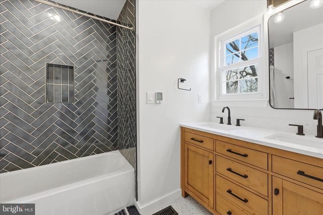 5 WINDGATE RD, Cherry Hill, NJ 08003