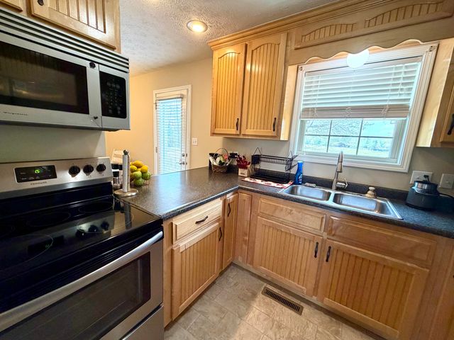 408 Sage Grass Drive, Berea, KY 40403