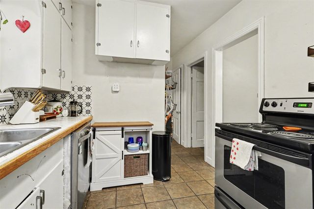 1902 Greenlawn Avenue, Kalamazoo, MI 49006