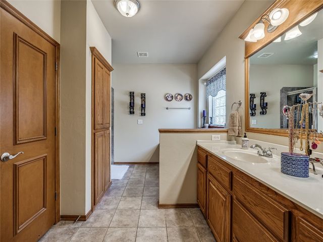 9021 NW 81st Street, Yukon, OK 73099