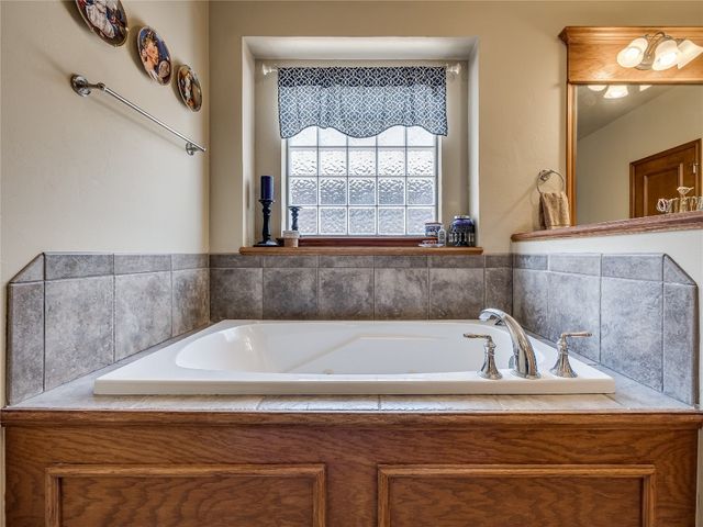 9021 NW 81st Street, Yukon, OK 73099