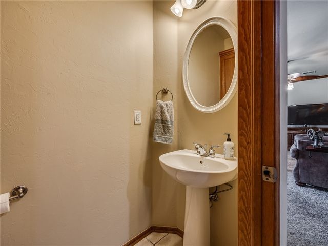 9021 NW 81st Street, Yukon, OK 73099