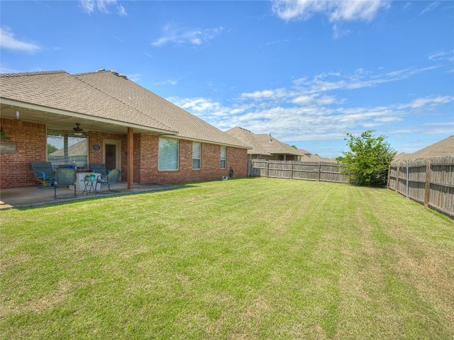 9021 NW 81st Street, Yukon, OK 73099