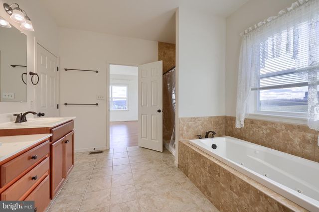 95 HUNTERS CHASE, Etters, PA 17319