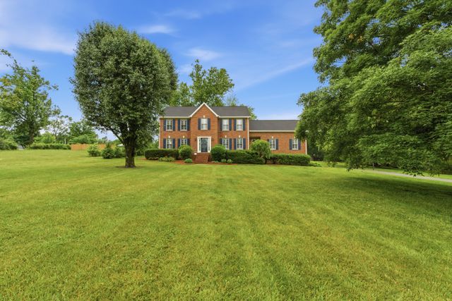 1009 Valley Forge Dr, Arrington, TN 37014