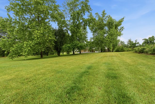 1009 Valley Forge Dr, Arrington, TN 37014