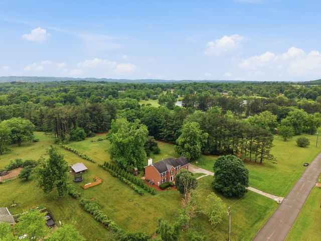 1009 Valley Forge Dr, Arrington, TN 37014