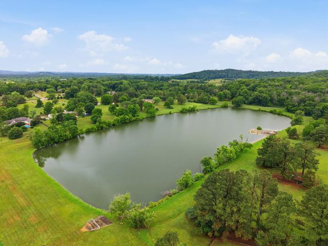 1009 Valley Forge Dr, Arrington, TN 37014