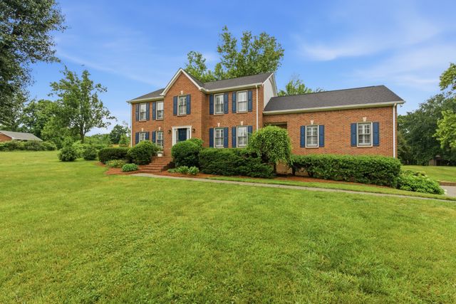 1009 Valley Forge Dr, Arrington, TN 37014