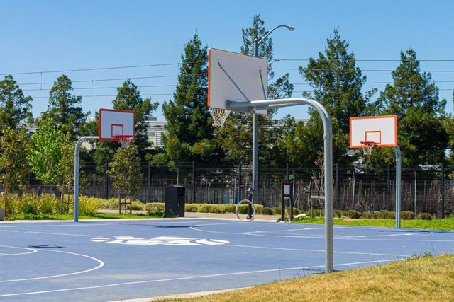 346 Circuit Way, Mountain View, CA 94043