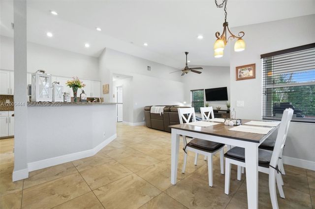 3563 W Tree Tops Ct, Davie, FL 33328