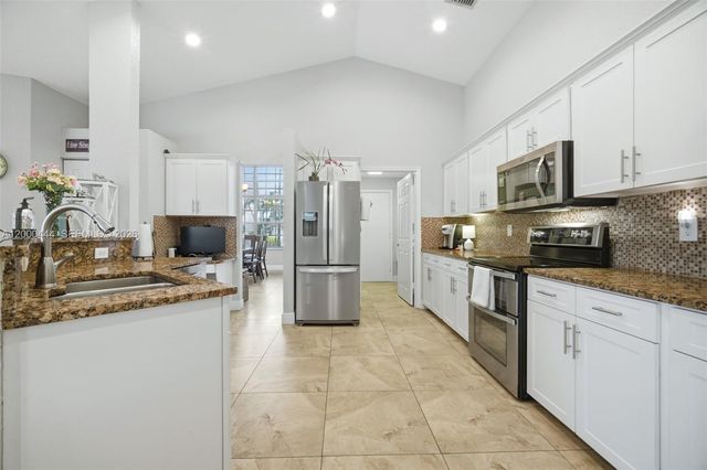 3563 W Tree Tops Ct, Davie, FL 33328