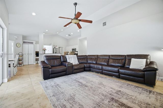 3563 W Tree Tops Ct, Davie, FL 33328