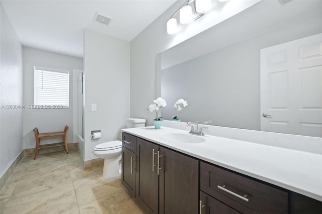 3563 W Tree Tops Ct, Davie, FL 33328