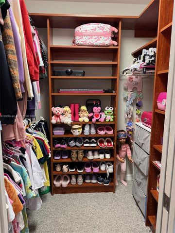 3563 W Tree Tops Ct, Davie, FL 33328