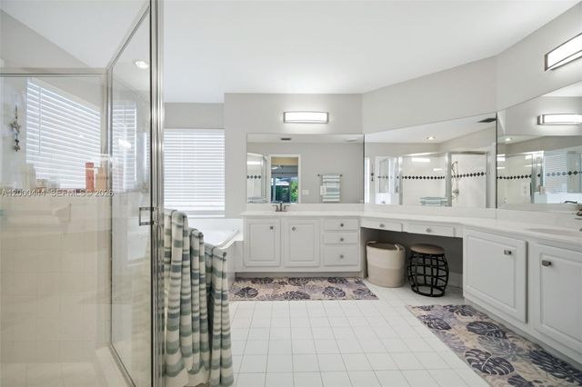 3563 W Tree Tops Ct, Davie, FL 33328