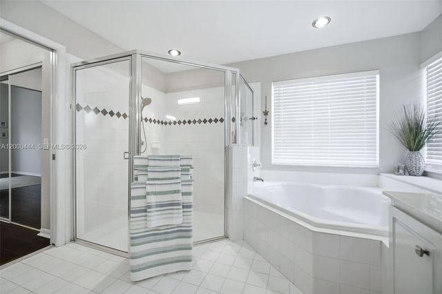 3563 W Tree Tops Ct, Davie, FL 33328