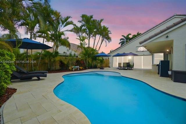 3563 W Tree Tops Ct, Davie, FL 33328