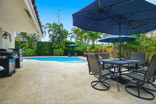 3563 W Tree Tops Ct, Davie, FL 33328