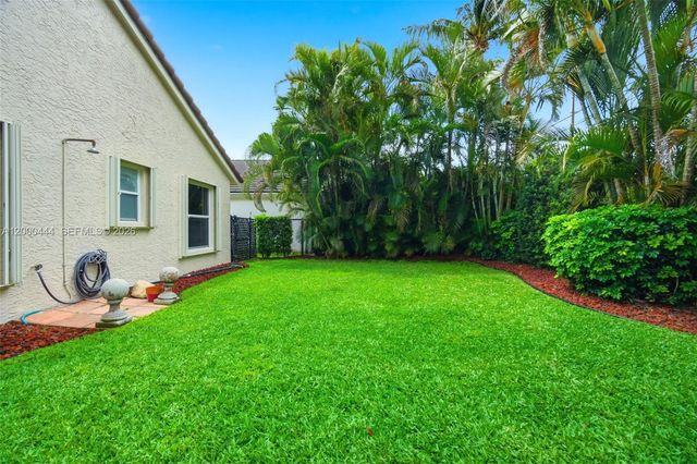 3563 W Tree Tops Ct, Davie, FL 33328