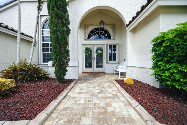 3563 W Tree Tops Ct, Davie, FL 33328