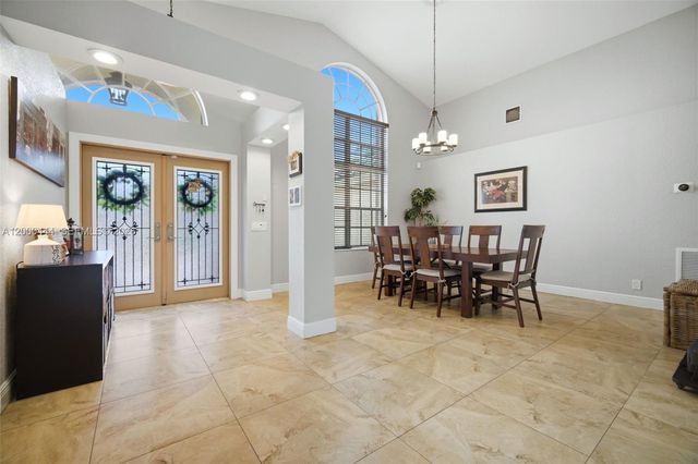 3563 W Tree Tops Ct, Davie, FL 33328