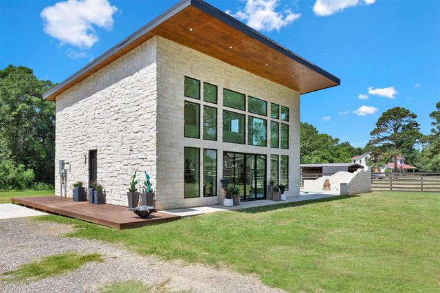 10429 Longstreet Road, Willis, TX 77318