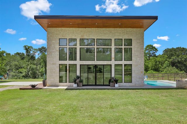 10429 Longstreet Road, Willis, TX 77318