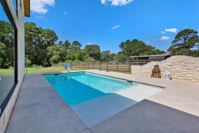 10429 Longstreet Road, Willis, TX 77318