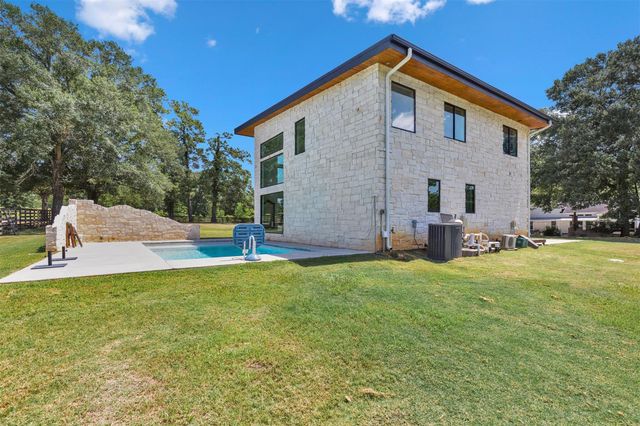 10429 Longstreet Road, Willis, TX 77318