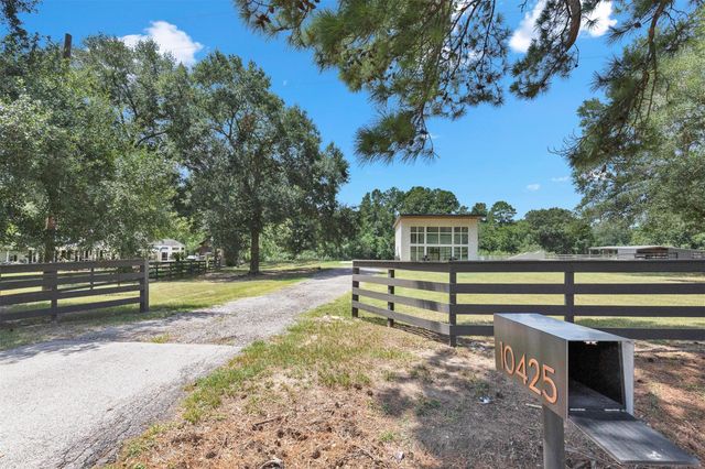 10429 Longstreet Road, Willis, TX 77318