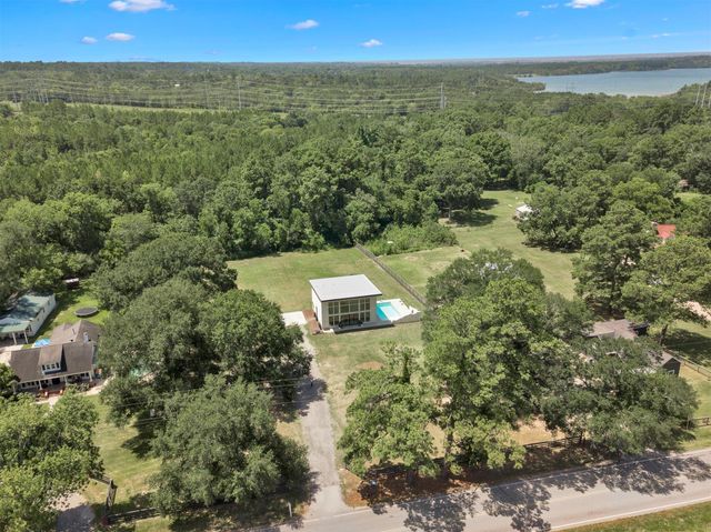 10429 Longstreet Road, Willis, TX 77318