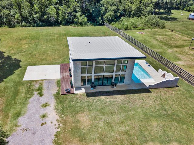 10429 Longstreet Road, Willis, TX 77318
