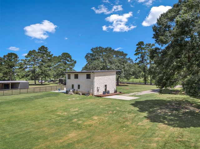 10429 Longstreet Road, Willis, TX 77318