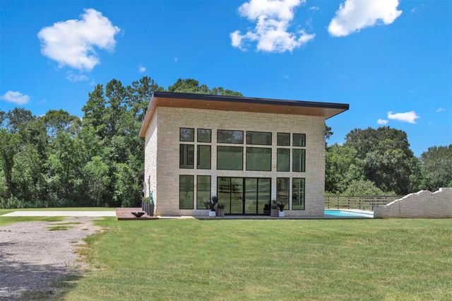 10429 Longstreet Road, Willis, TX 77318