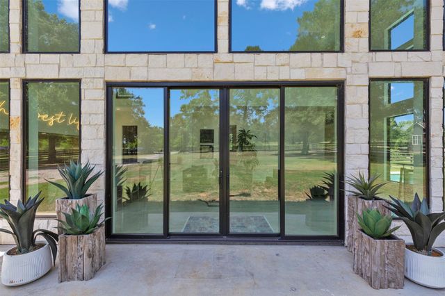 10429 Longstreet Road, Willis, TX 77318