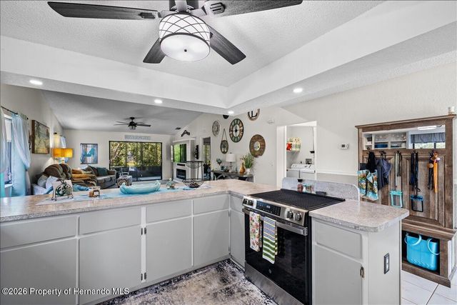 6653 River Run Boulevard, Weeki Wachee, FL 34607
