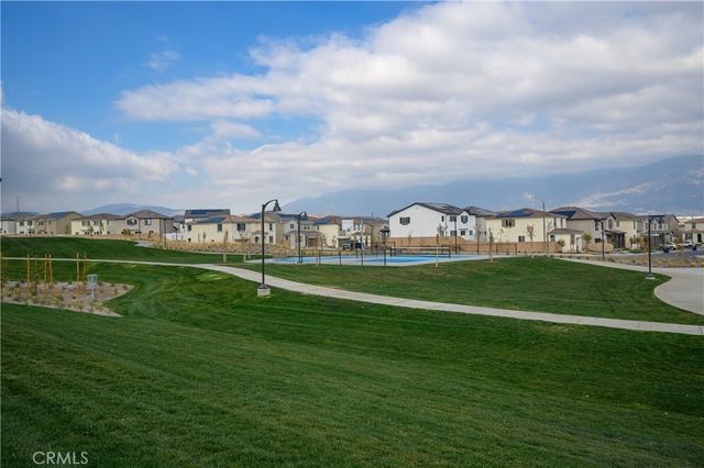 2437 Gunner Ridge Way, Rialto, CA 92377