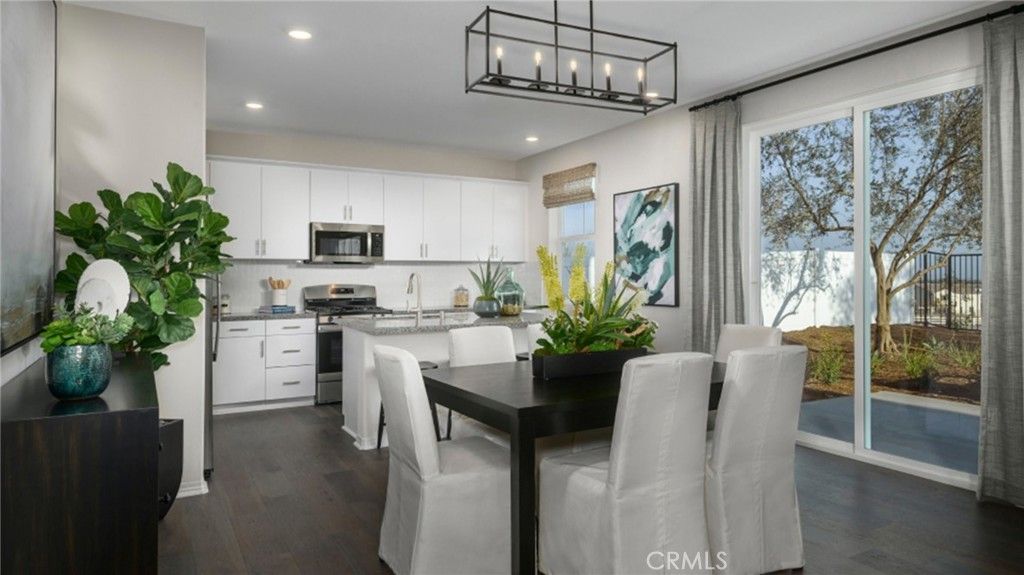 2437 Gunner Ridge Way, Rialto, CA 92377